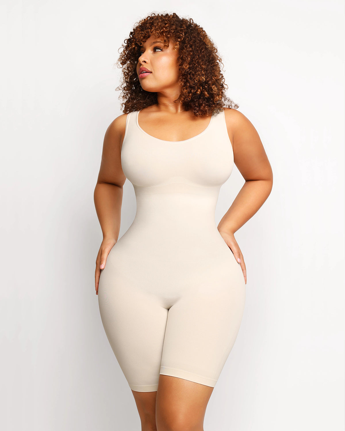 Nahtloser Shapewear Jumpsuit mit breiten Trägern & Figurformung