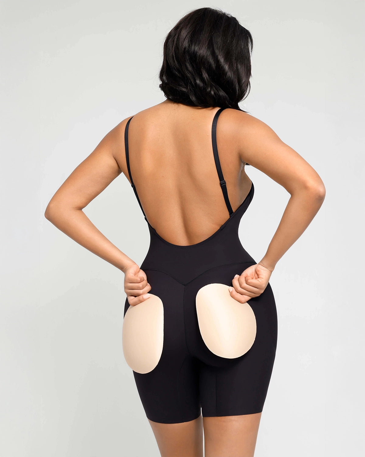 Eleganter Shapewear-Bodysuit mit Front Low-Cut und Beauty Back – mit Shorts