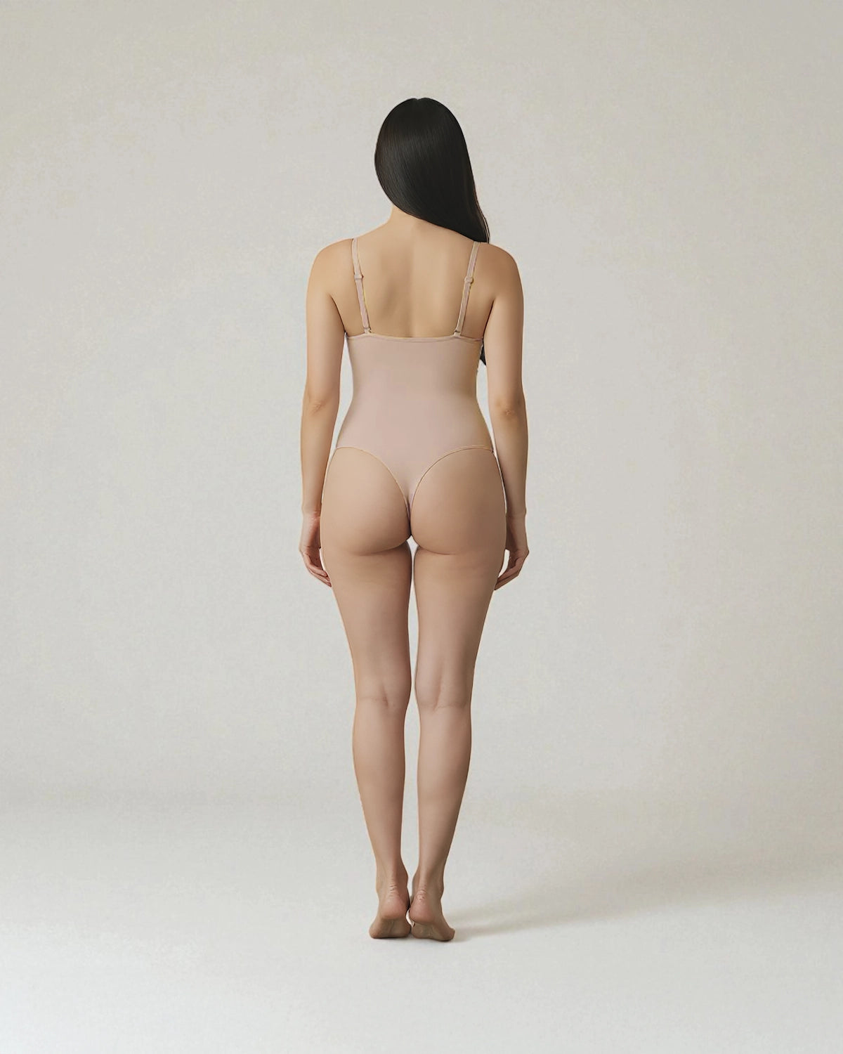 Nahtloser String Body mit 3D-Ausschnitt | Komfort & Figurformung